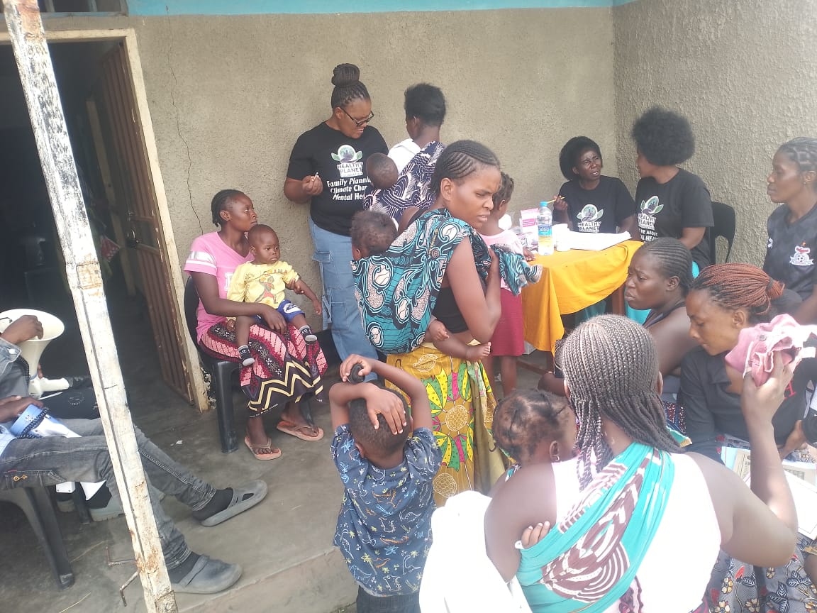 Health Planet Foundation team speaking with community members